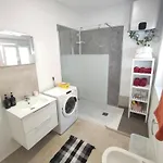 Fantastico 1 - Grossem Balkon - Gratis Parkplatz - Klimaanlage - Zentrumsnaehe Und Meernaehe Daire *