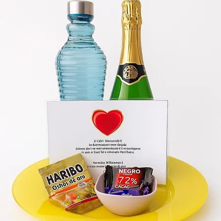 Fantastico 1 - Grossem Balkon - Gratis Parkplatz - Klimaanlage - Zentrumsnaehe Und Meernaehe アパート